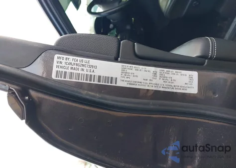 2021 Jeep Grand Cherokee 80Th Anniversary 4X4 z USA, uszkodzony, nr VIN 1C4RJFBG2MC732913